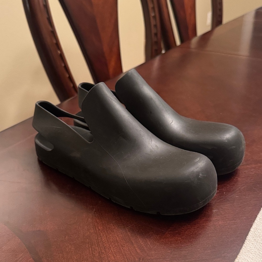 Bottega Veneta Black Women’s Puddle